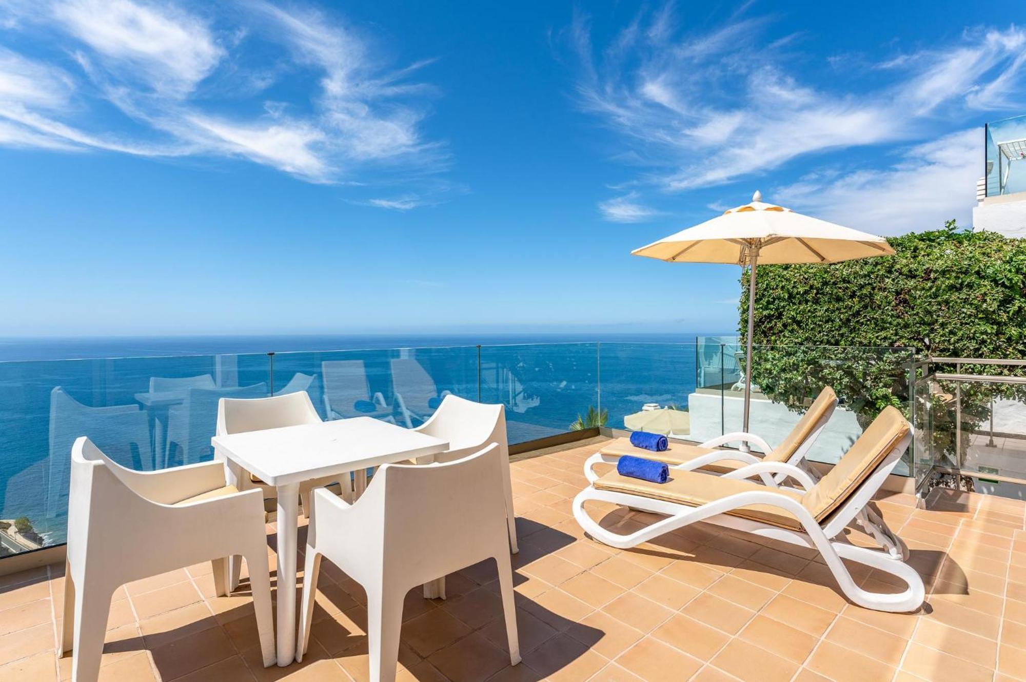 Classic One Bedroom Apartment High Floor Sea View